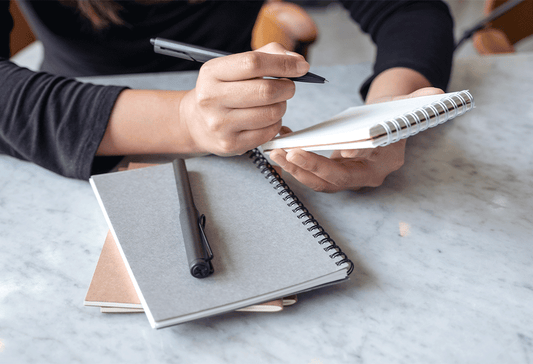 Cómo escribir un libro que enganche: técnicas y consejos